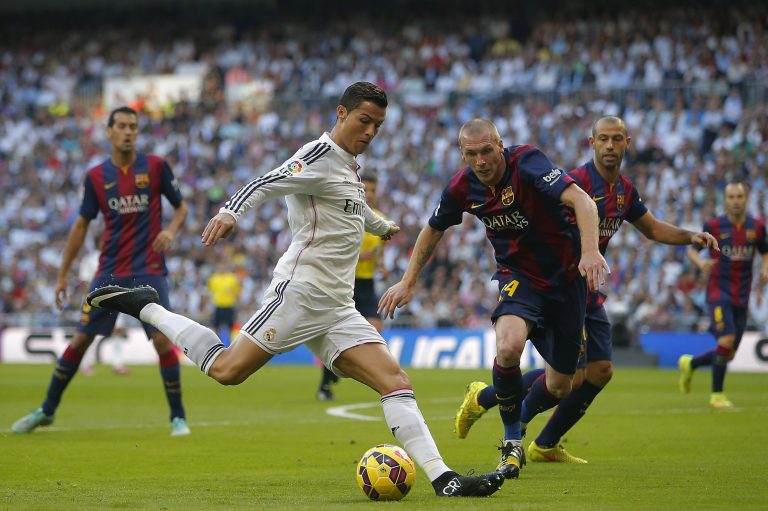 من أمجاد الكامب نو إلى خدمة الزبائن .. مشهد مؤلم وغير متوقع لنجم برشلونة