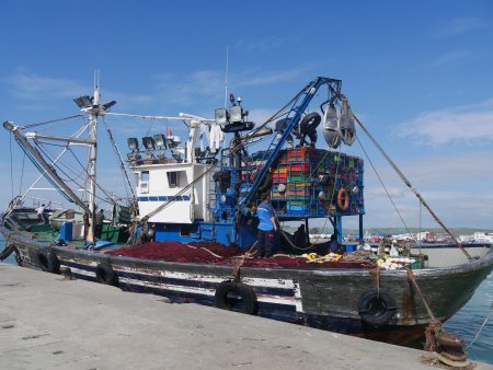 انفراج جوي يُعيد الحركة إلى ميناء العرائش