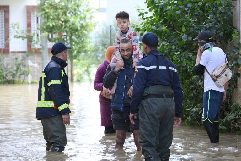 سلطات سيدي قاسم تطلق المرحلة الأولى من عودة المتضررين من الفيضانات
