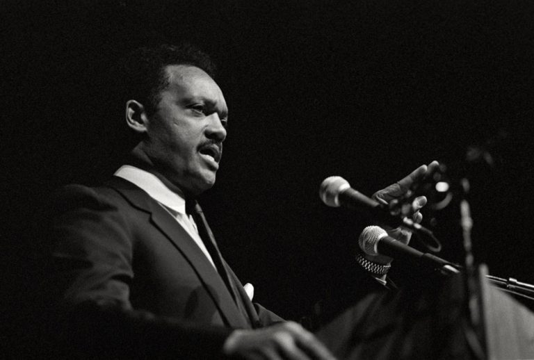 جيسي جاكسون يترجل بعد عقود من النضال السياسي والحقوقي