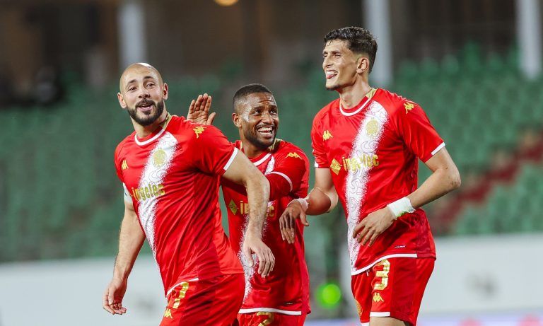 الوداد يمطر شباك أولمبيك الدشيرة بخماسية ويتصدر البطولة