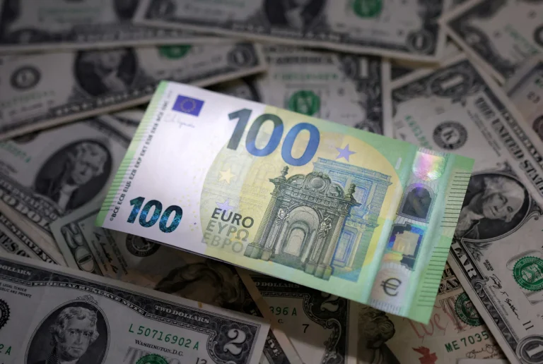 أسعار صرف أهم العملات الأجنبية اليوم الإثنين