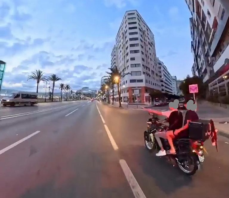 أمن طنجة ينهي تحرياته بتوقيف أربعة أشخاص بعد فيديو استهداف سيارات بالشهب الاصطناعية