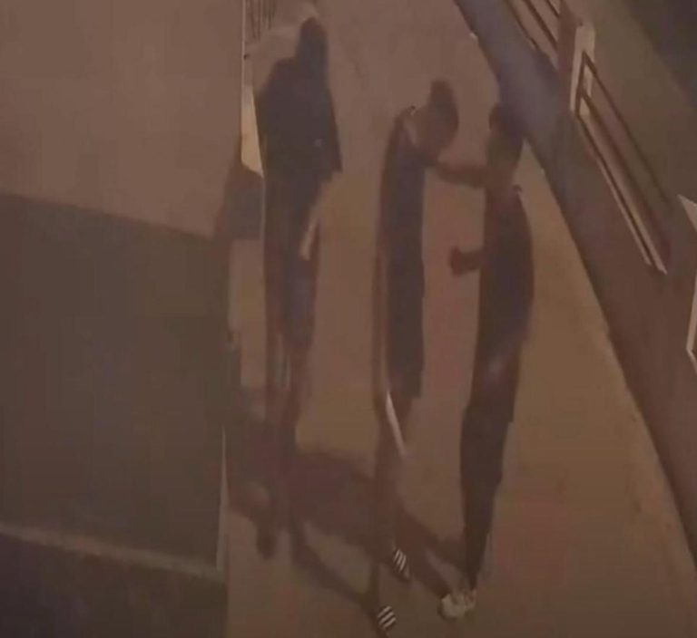 أمن طنجة يوقف المشتبه فيه الثاني في قضية سرقة هاتف نقال تحت التهديد بعد ظهوره في فيديو متداول